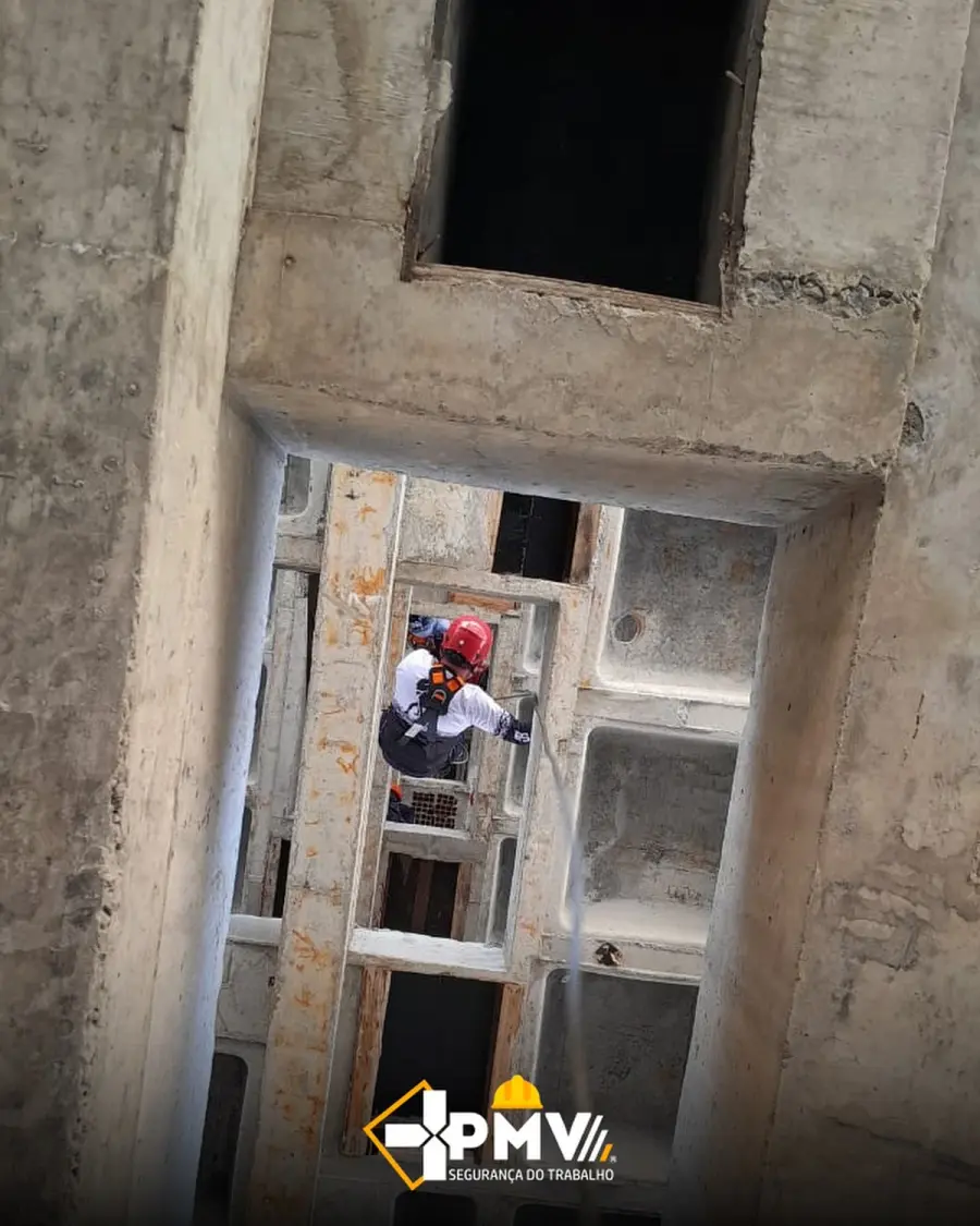 Reciclagem do Curso de Salvamento em Altura — Eng. Matheus Viana — imagem 2